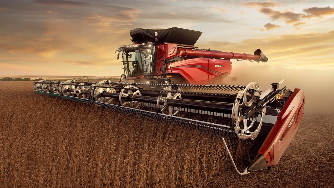 Colheitadeira Case IH em campo de soja