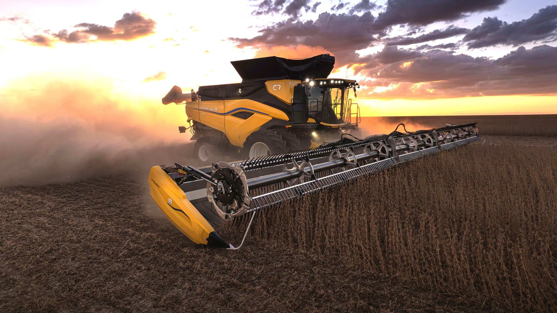 Colheitadeira New Holland em operação